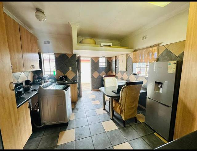 3 BEDROOM HOUSE FOR SALE IN WYCHWOOD